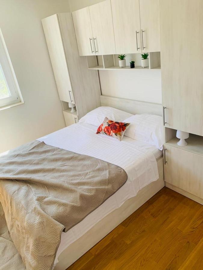 Apartments Nika Sukošan Esterno foto